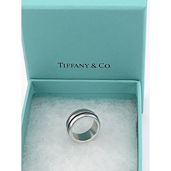 Tiffany & Co. 925 Sterling Silver Atlas Groove Band Ring Size 5.5 - Picture 1 of 7